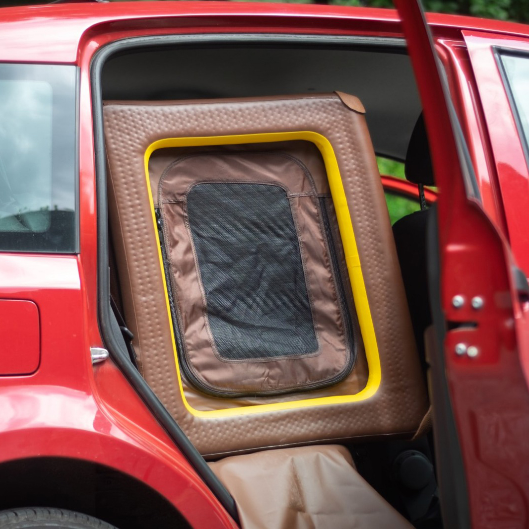TAMI Backseat L - Auto Hundebox mit Airbagfunktion - TAMI Dogbox General  Distributor Europe